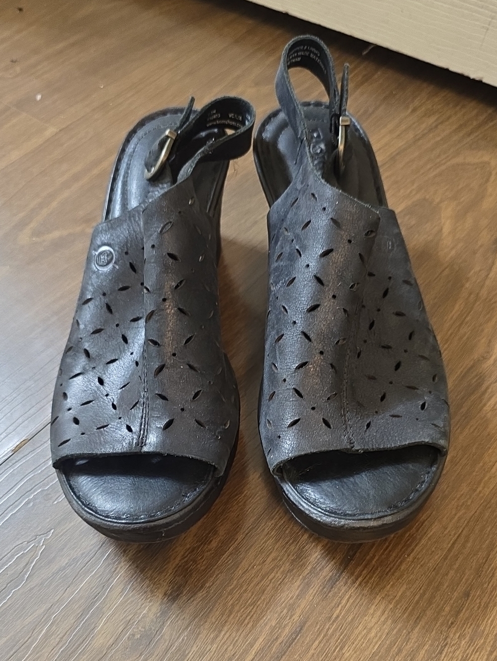Børn Black Perforated Leather Platform Wedge Slingback Sandals Women's Size 7.5